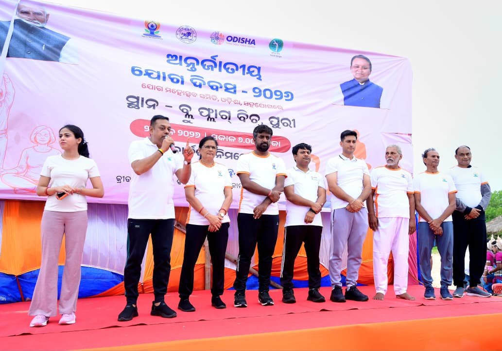 Puri Celebrates International Yoga Day with Mass Participation at Blue Flag Beach