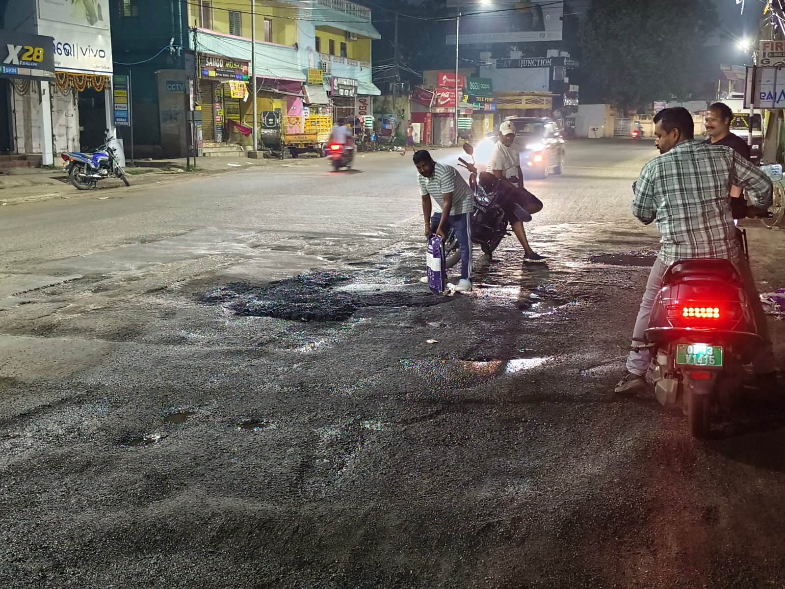 Puri PWD Road Deteriorates in Just 3 Months; Questions Raised Over Midnight Repairs